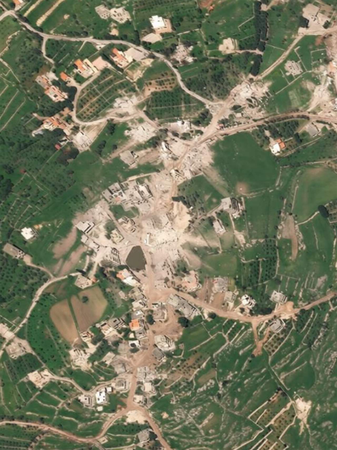 بالصور - تدمير ممنهج في بلدة رشاف