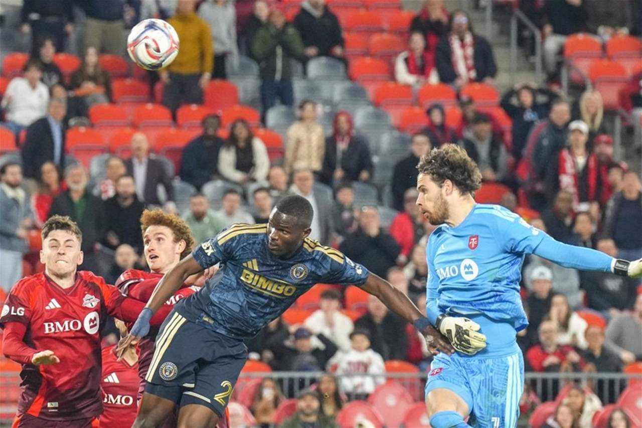 فيديو - حارس المرمى سجّل الهدف القاتل