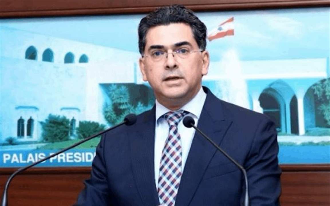 وزير الاعلام  يتلو مقررات جلسة مجلس الوزراء