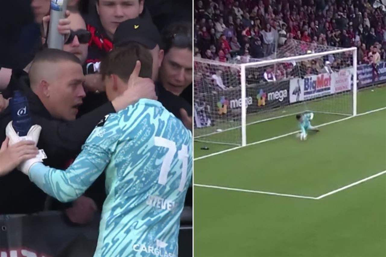 فيديو - الجماهير تودّع والد اللاعب المنافس في مشهد إنساني مهيب