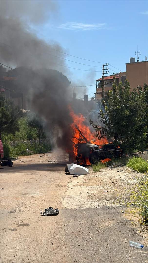 بالصورة - استهداف سيارة في يحمر الشقيف 