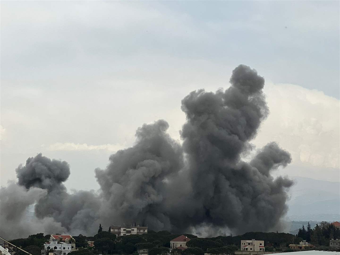 التصعيد مستمر والهدنة هشة.. التفاصيل مباشرة مع مراسلي الجديد ونشرة الظهيرة