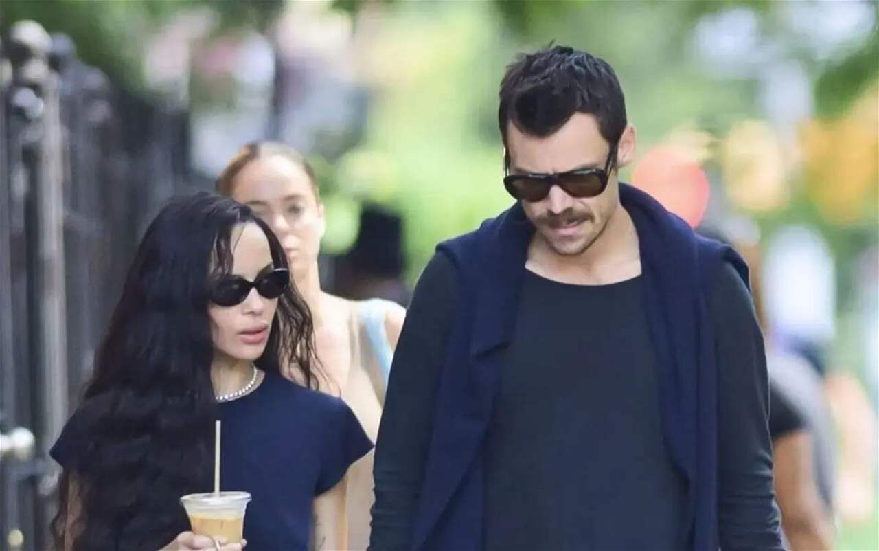 هاري ستايلز وزوي كرافيتز يشعلان الجدل بأنباء خطوبة سرية