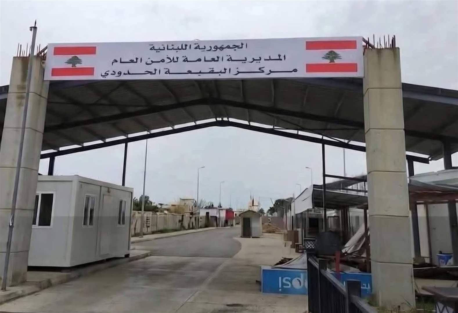بعد توقف قسريّ.. إعادة افتتاح معبر حدودي شمالًا (صور)