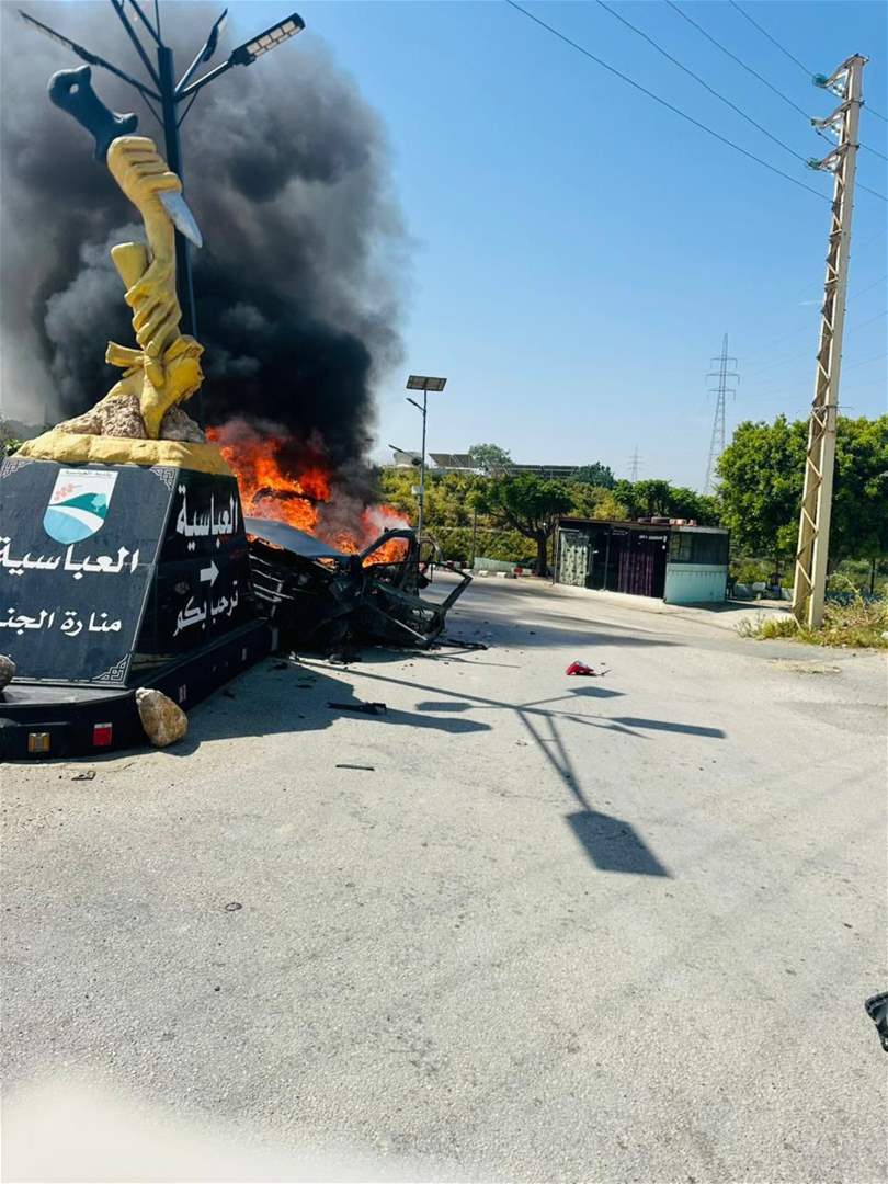 بالصورة - على طريق العباسية.. استهداف سيارة