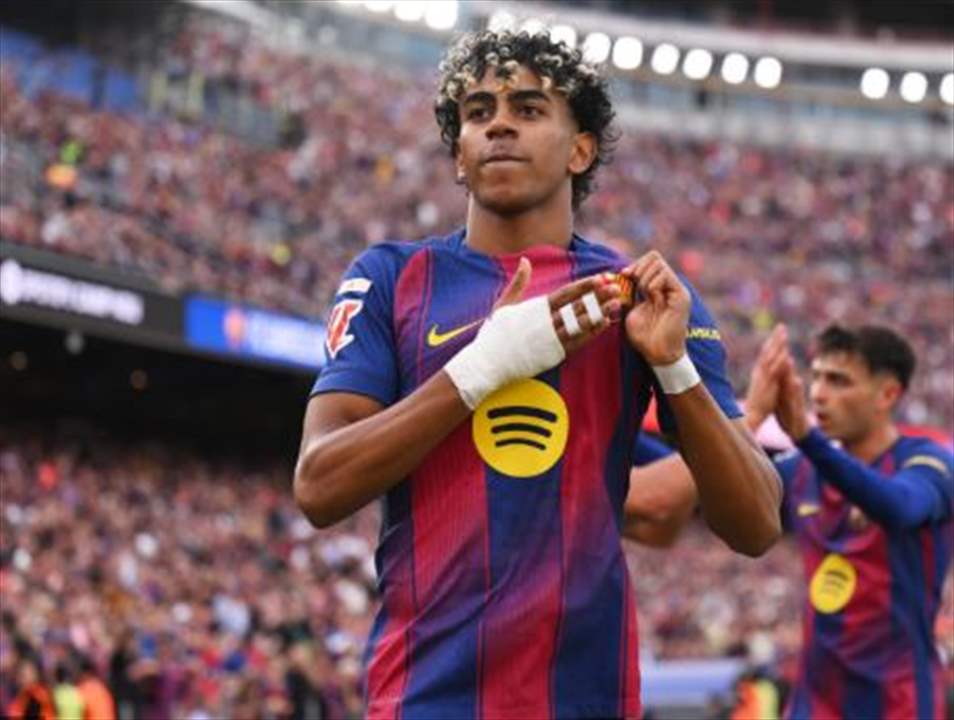 نجم برشلونة يرفع العلم الفلسطيني (فيديو)