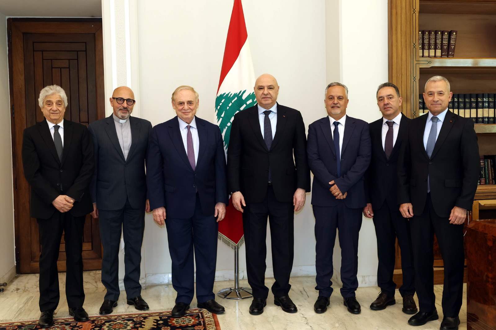 النائب فريد البستاني ووفد من لجنة إدارة مستشفى دير القمر الحكومي يزورون الرئيس عون لشكره على دعم إنشاء المستشفى وتجهيزه