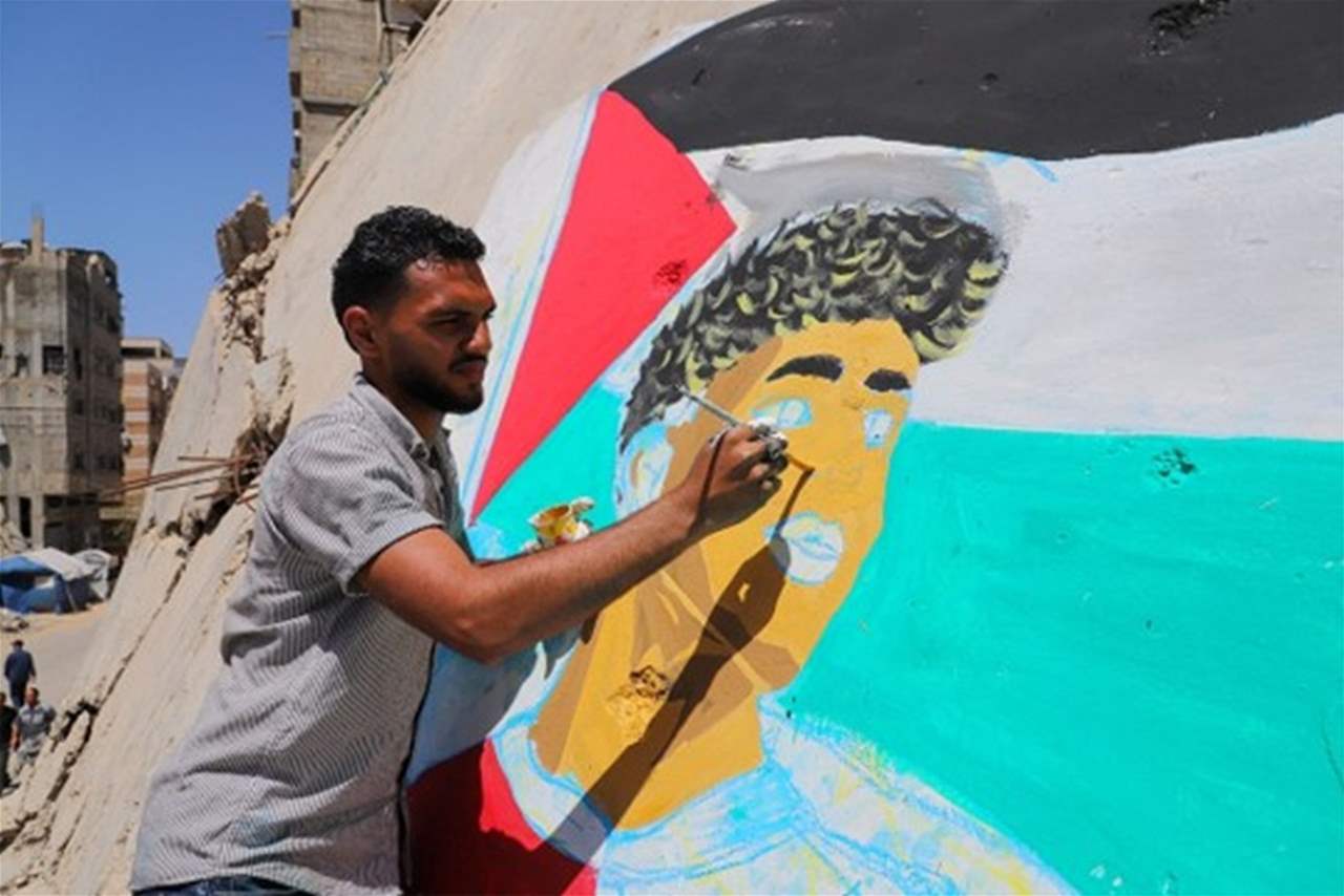 فيديو - رئيس الوزراء الإسباني يدافع عن يامال وجدارية له في غزة 