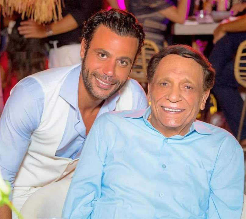 محمد إمام يحتفل بعيد ميلاد والده عادل إمام ورسائل حب من النجوم 