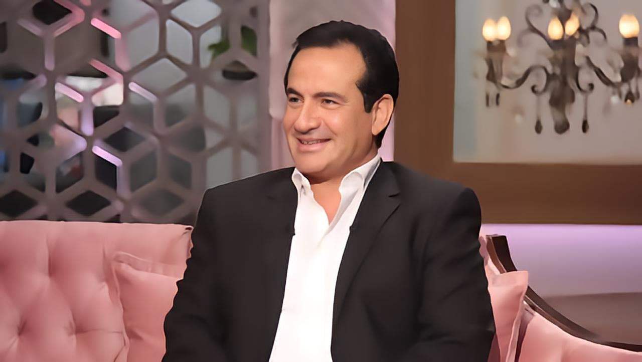 محمد ثروت في المستشف ونجله يطلب الدعاء له