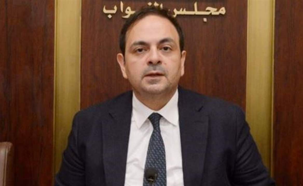 ناصر: ارفعوا يدكم عن الطائفة العلوية