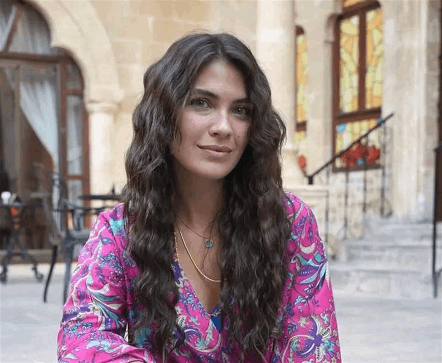 خطوة مفاجئة من نجمة "التفاح الحرام" تشعل شائعات الانفصال عن خطيبها