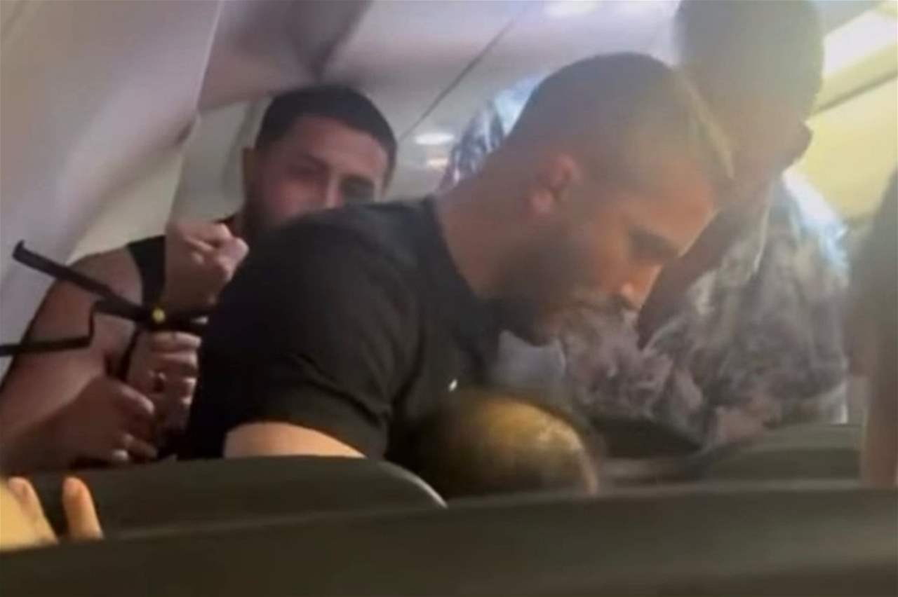 فيديو - مقاتل "MMA" ينقذ طائرة أميركية من كارثة محققة