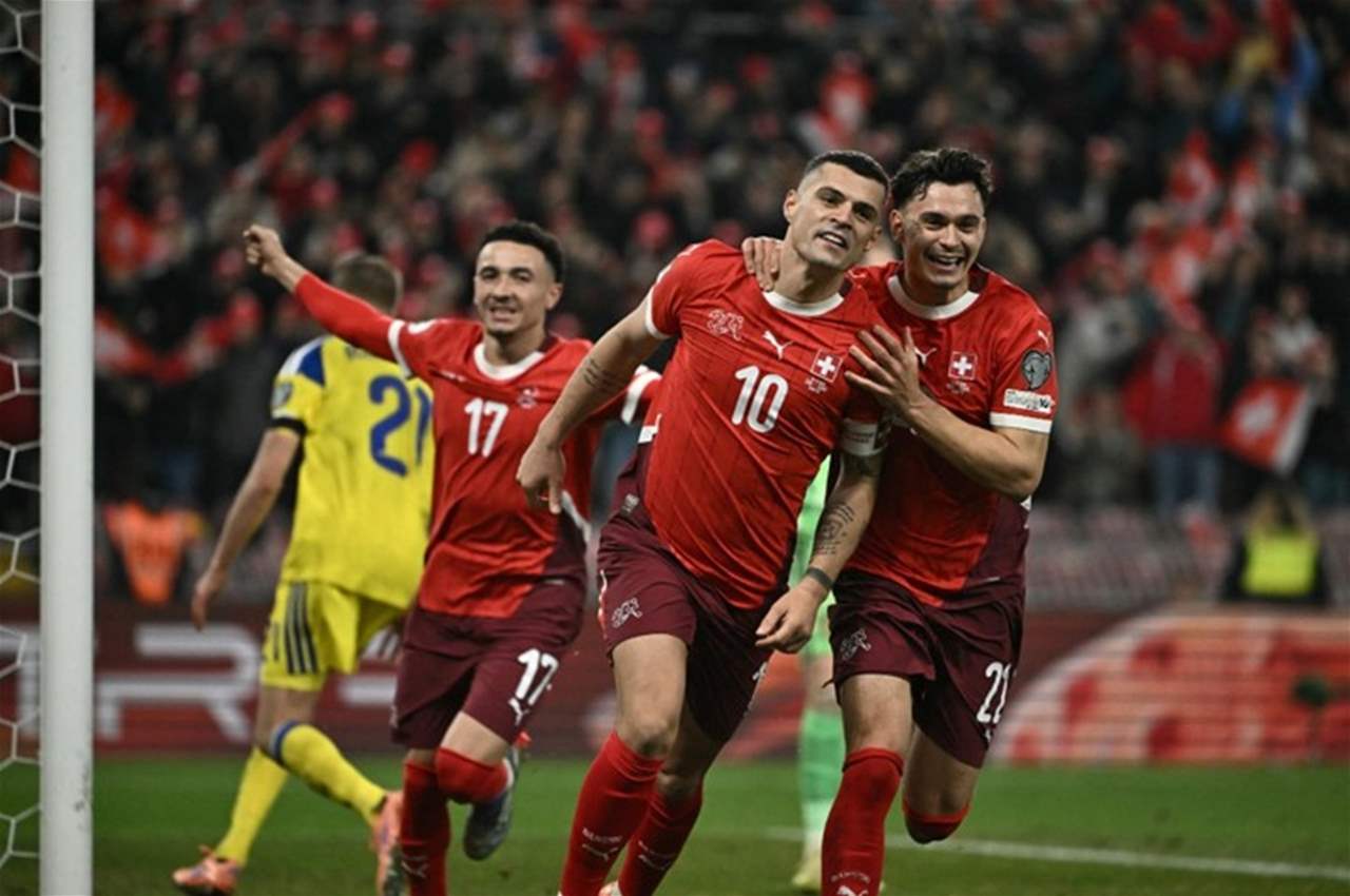 الأفاعي تهاجم منتخب سويسرا داخل المعسكر