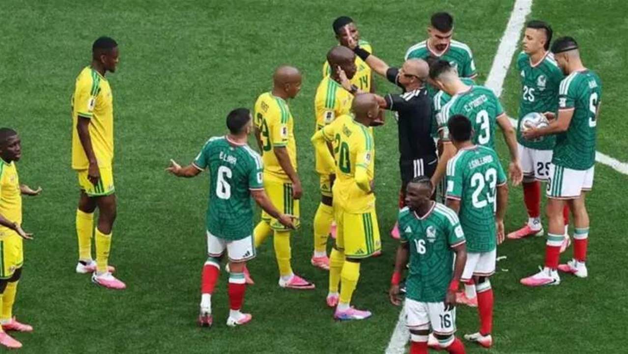 أحذية اللاعبين الوردية تثير الجدل في افتتاح كأس العالم والسبب؟