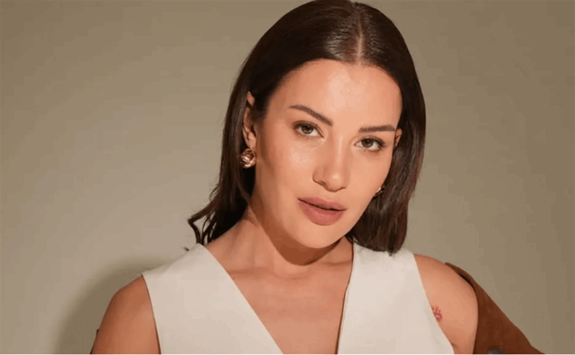 انهيار والدة إجه إيرتم في جنازتها يخطف الأنظار ويزيد من صدمة رحيلها المفاجئ