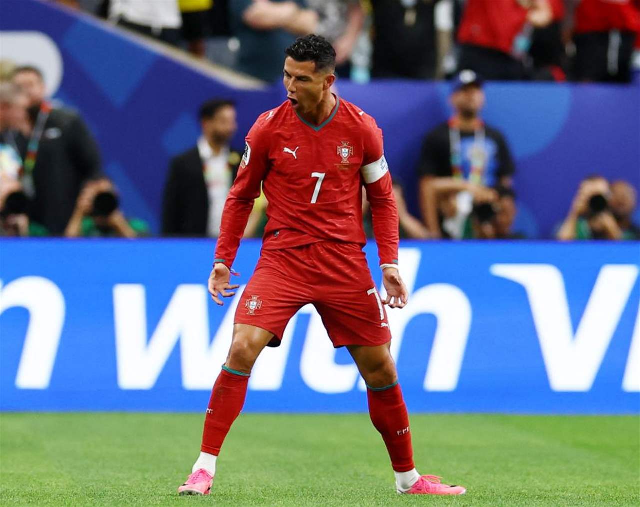 ⚽إنتهاء الشوط الاول بتقدم البرتغال 3-0 على أوزبكستان.. شاهد مبارايات المونديال عبر تطبيق TOD