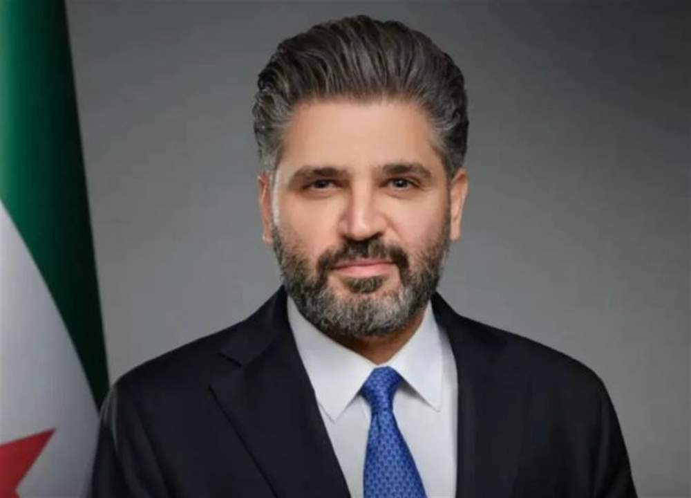 "مادح نظام البراميل".. لا يصعد المسرح (شاهد الفيديو)