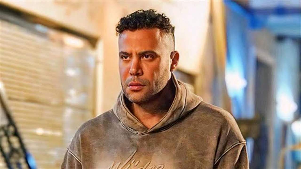 محمد إمام يؤدي العمرة ويشارك لحظاته أمام الكعبة