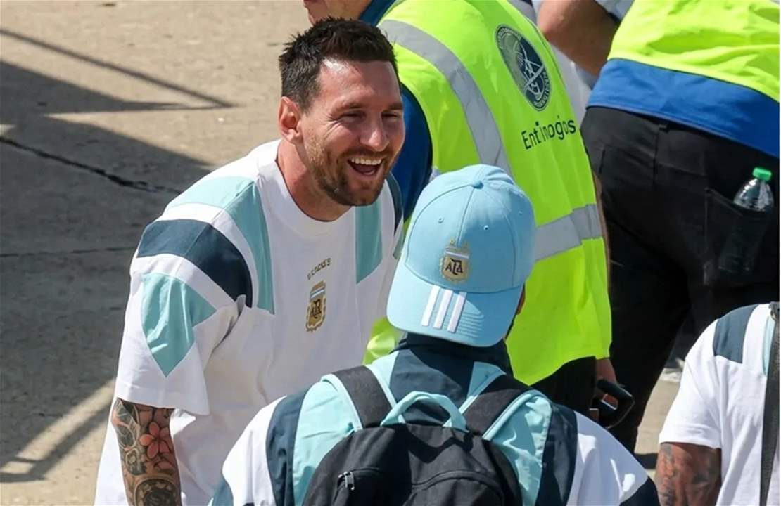 فيديو - تفتيش مفاجئ يُفجّر ضحكات ميسي قبل رحلة الأرجنتين