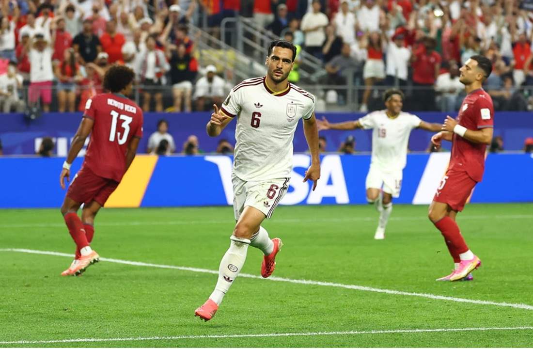  إسبانيا تواصل كتابة التاريخ في المونديال