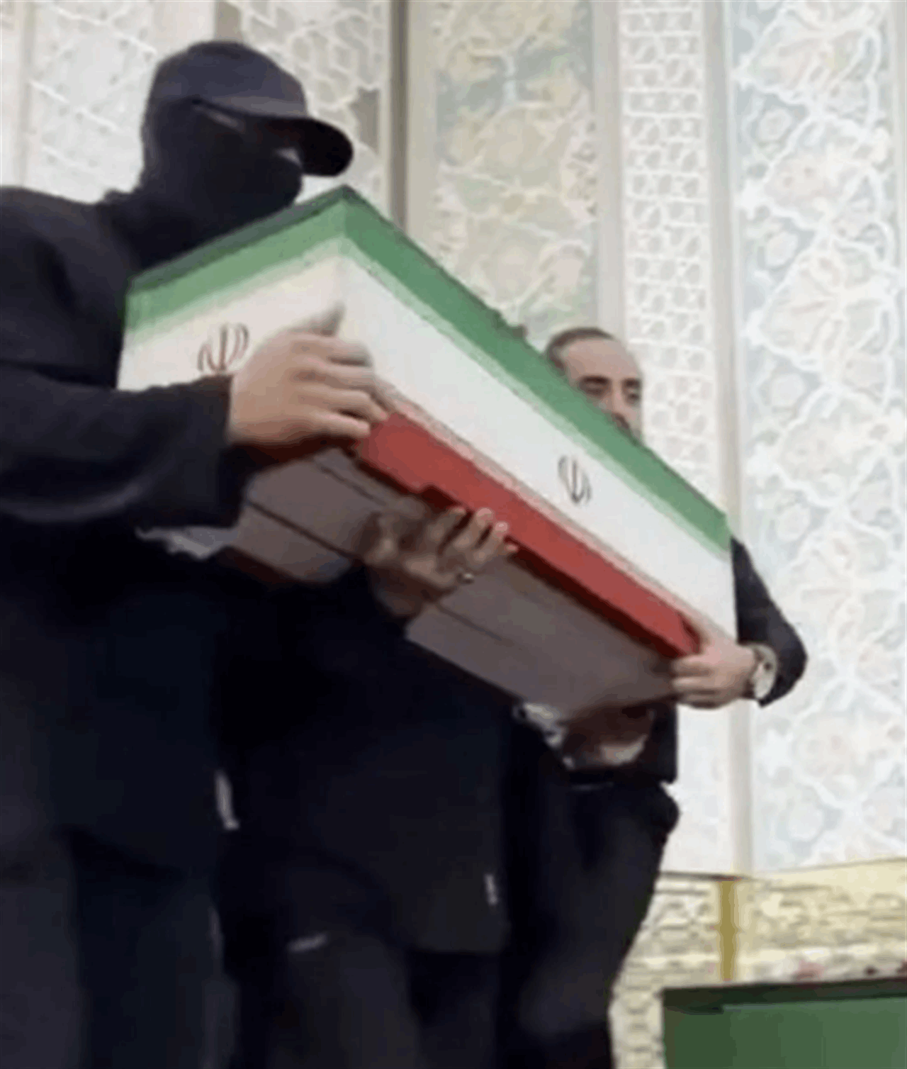 هل ظهر مجتبى خامنئي؟ 