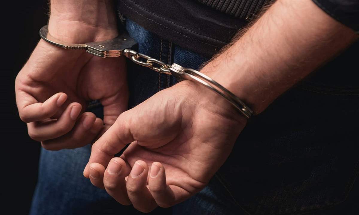 ينشط في تسهيل الدعارة والاتّجار بالبشر.. شعبة المعلومات تكشف هويته