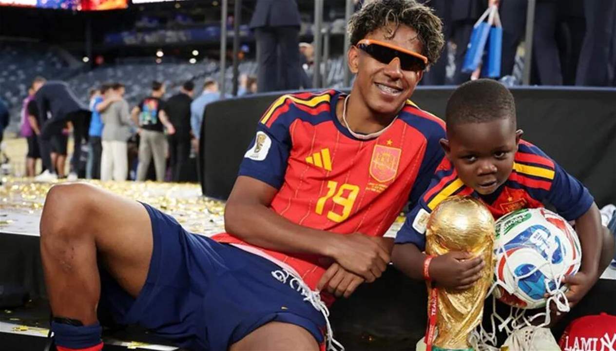 شقيق لامين يامال الصغير يتحول إلى نجم احتفالات إسبانيا بكأس العالم