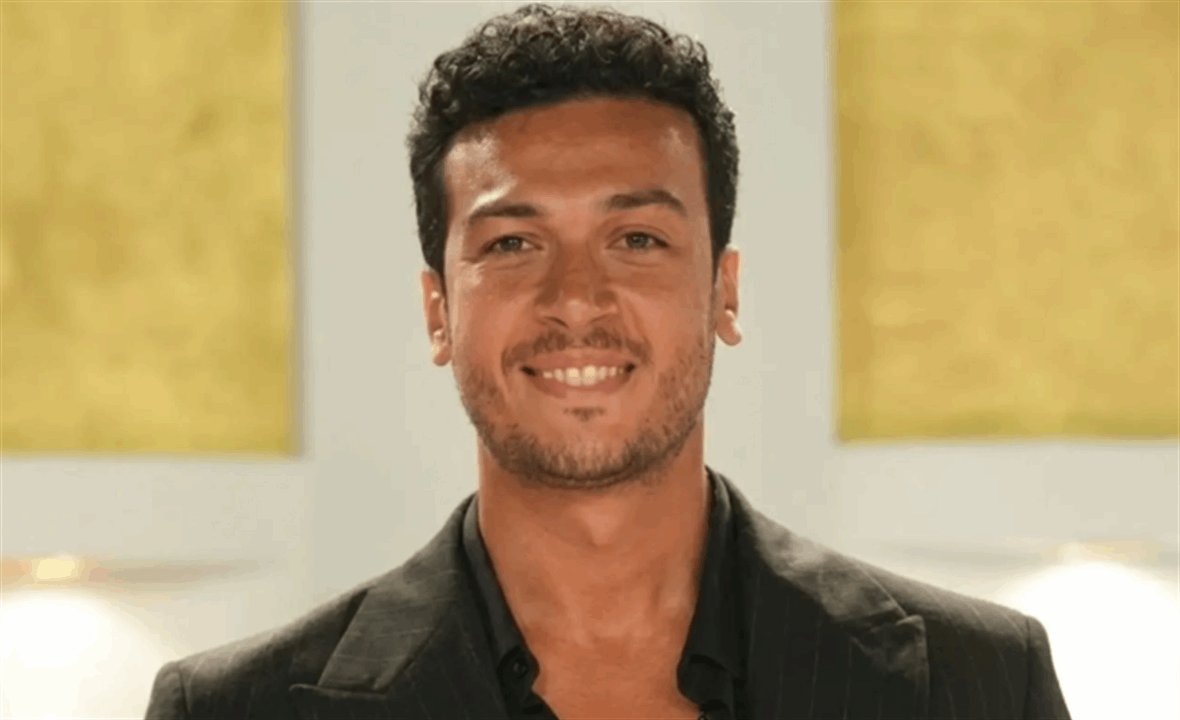 والدة أحمد عبدالوهاب تخطف الأنظار في أول ظهور لها بزغاريد ورقص عفوي