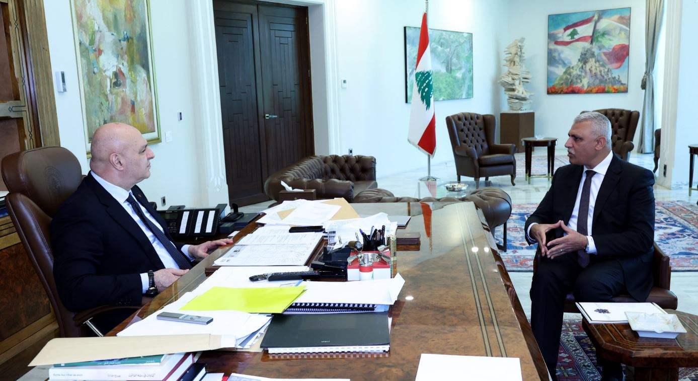 الرئيس عون عرض مع المدير العام للامن العام اللواء حسن شقير الأوضاع الأمنية في البلاد وعمل المديرية اضافة إلى حركة المعابر البرية والبحرية والجوية والإجراءات المتخذة لتسهل حركة التنقل عبرها