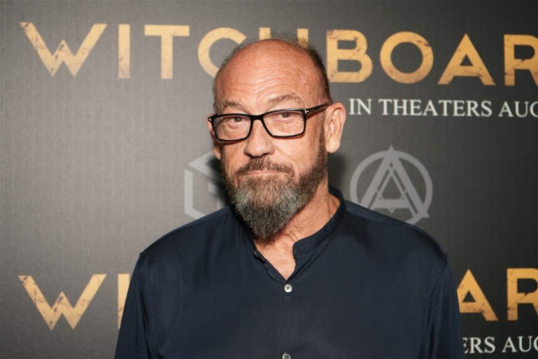 وفاة تشاك راسل مخرج «The Mask» وصانع نجومية كبار هوليوود عن 74 عامًا