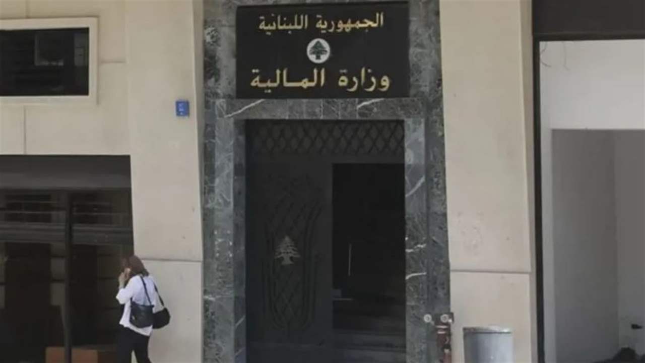 بشأن رسم خروج المسافرين وآلية تطبيقه.. توضيح من "المالية" 
