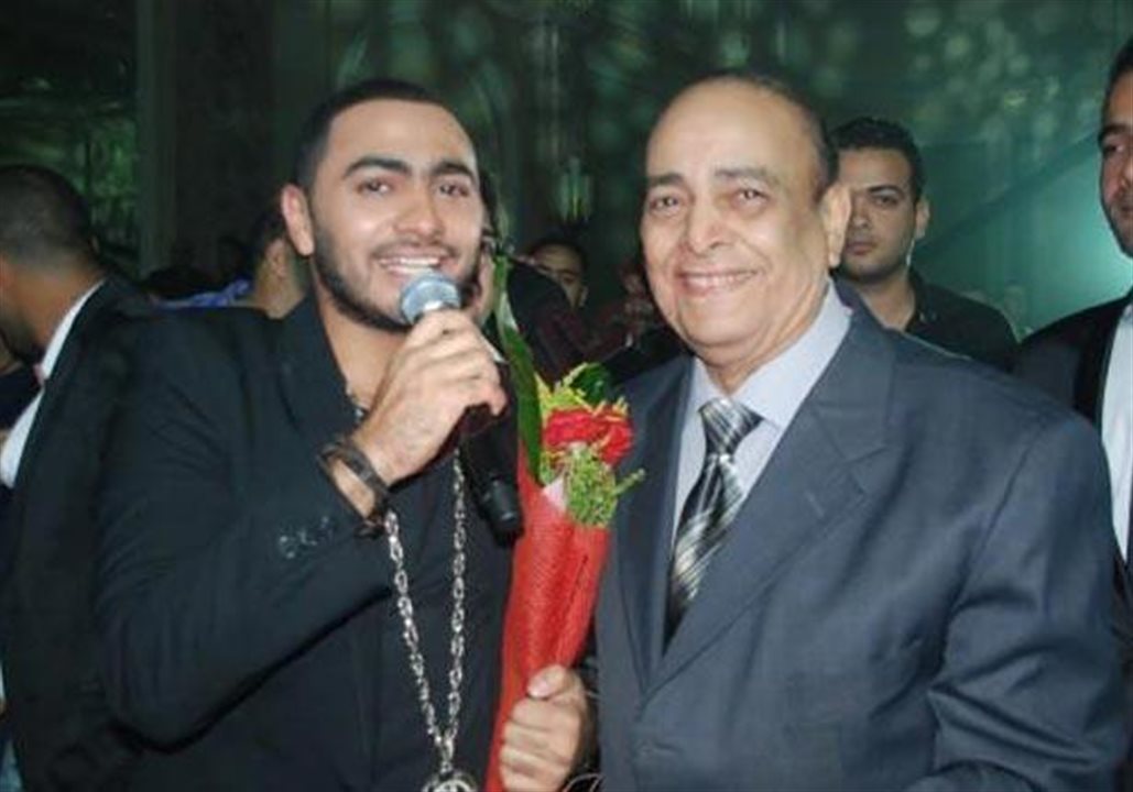 وفاة والد تامر حسني بعد ساعات من دخوله العناية المركزة