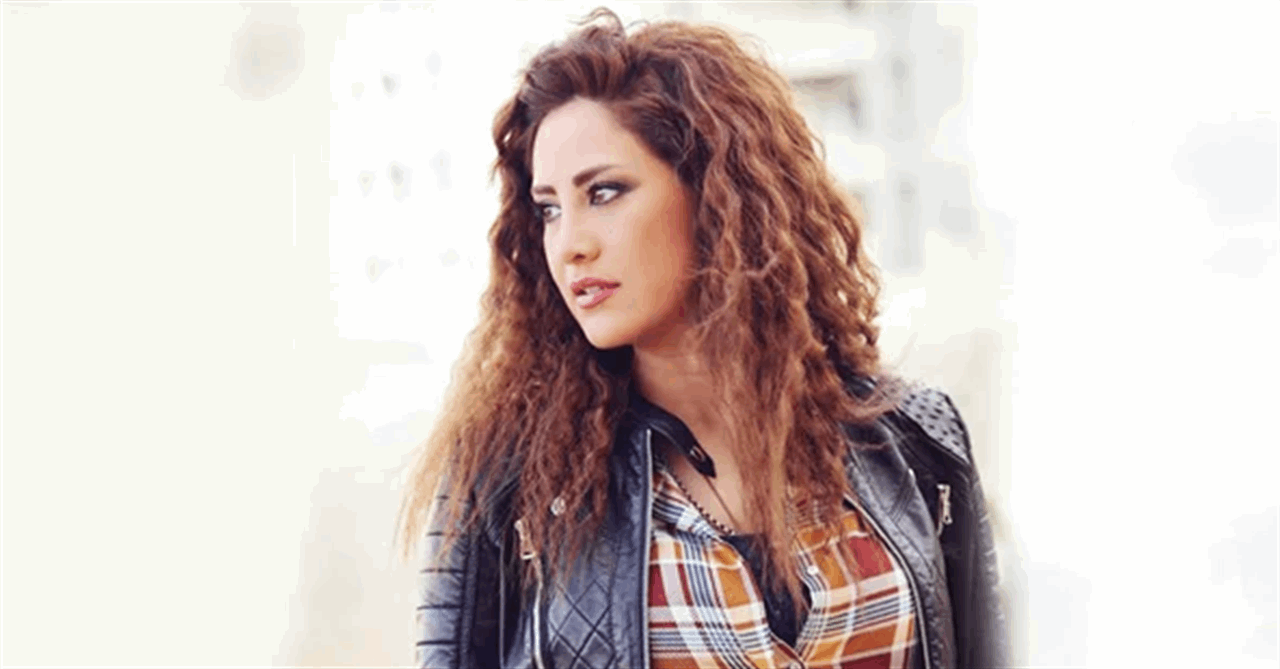 علا باشا تفجع بوفاة والدتها ونقابة الفنانين السوريين تنعاها