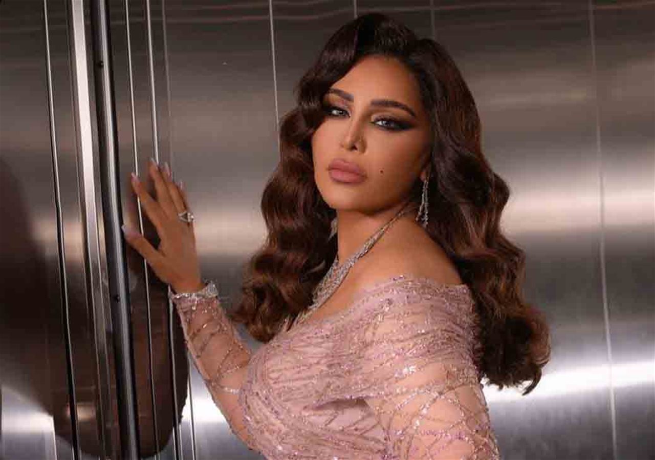 أول تعليق لـ أحلام الشامسي على المعجبة التي شدّت شعرها في جدة