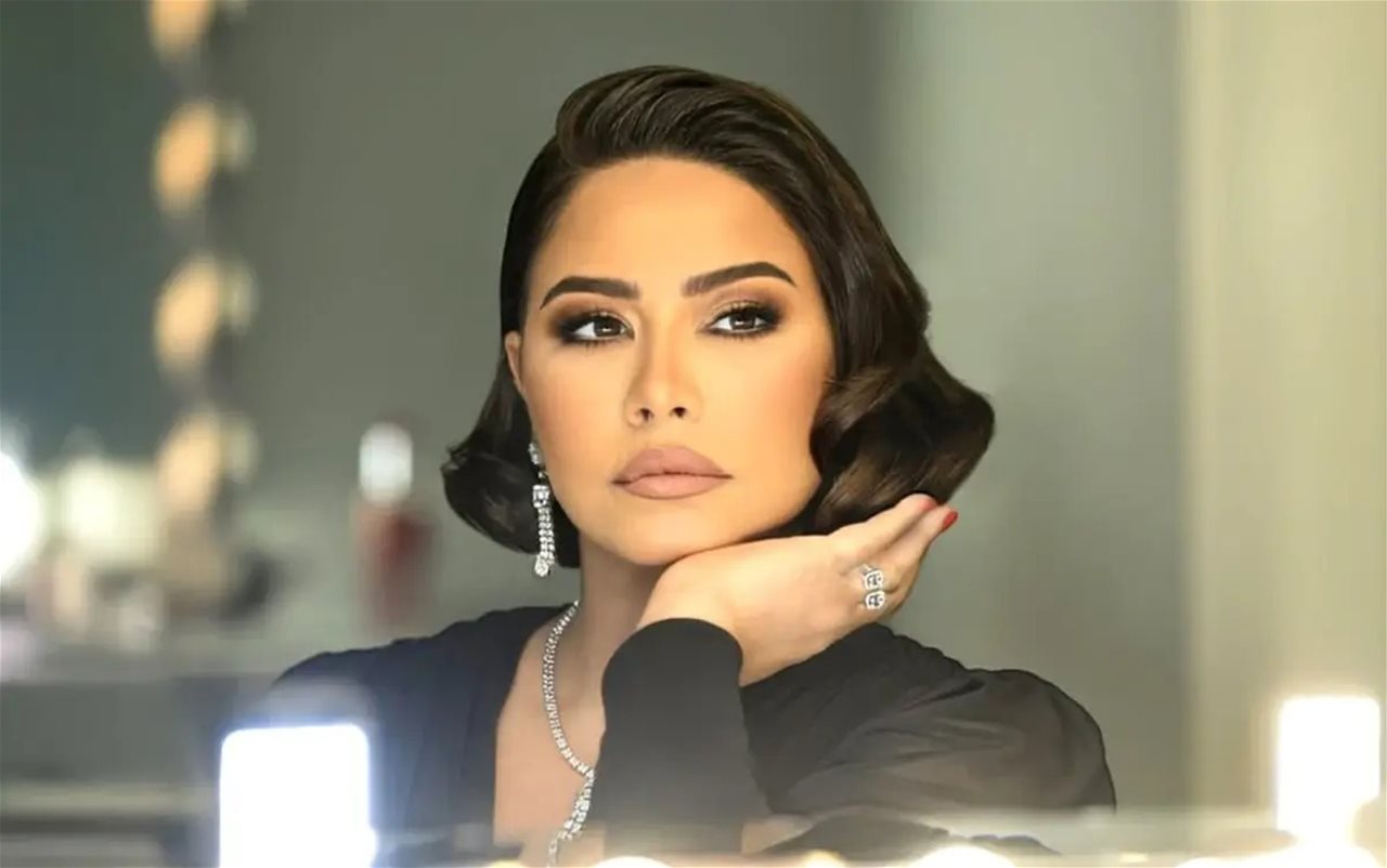 شيرين عبد الوهاب تفاجئ جمهورها بظهورها من البروفات قبل حفل العودة