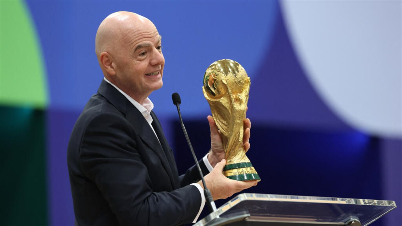 هل استنجد انفانتينو بـ ترامب؟ 