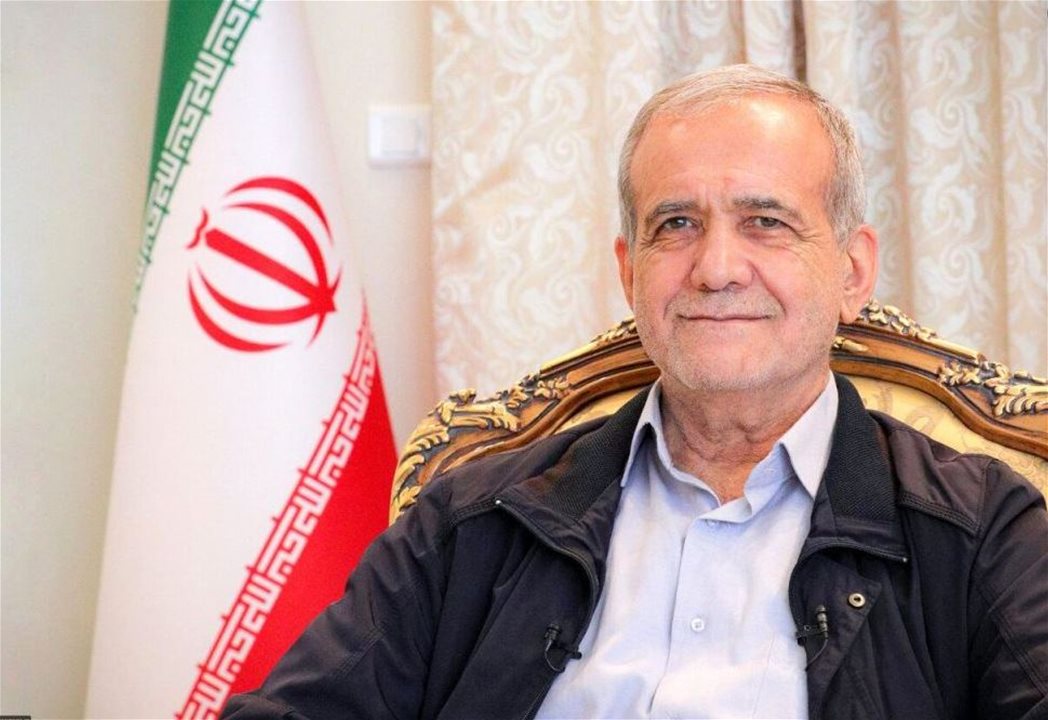 الرئيس الإيراني: لم يعد من السهل إدخال البضائع إلى البلاد ويجب أن نسلك طرقا مختلفة لفعل ذلك