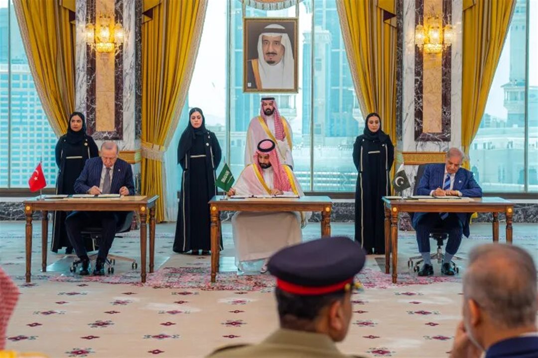 بعد اتفاقية مكة.. هل تصبح مصر العضو الرابع في التحالف الدفاعي؟