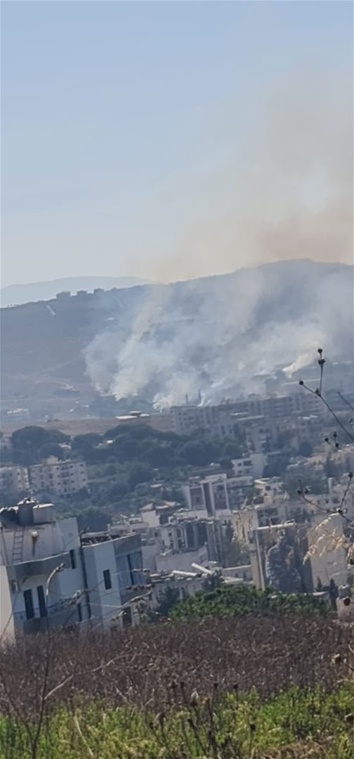 مراسل الجديد: مسيّرة إسرائيلية ألقت مواد متفجرة وحارقة في محيط حي الجامعات عند أطراف بلدة كفررمان