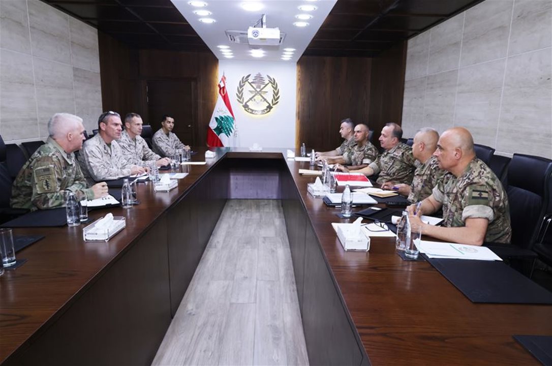 الجيش اللبناني: قائد الجيش وكليرفيلد بحثا ترتيبات اتفاق الإطار والصعوبات إثر اعتداءات إسرائيل