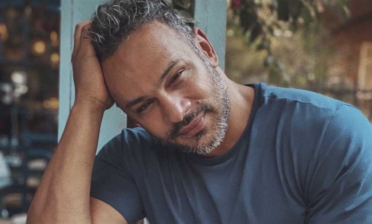 محمد عطية يفجع بوفاة والدته وما قاله مؤثر