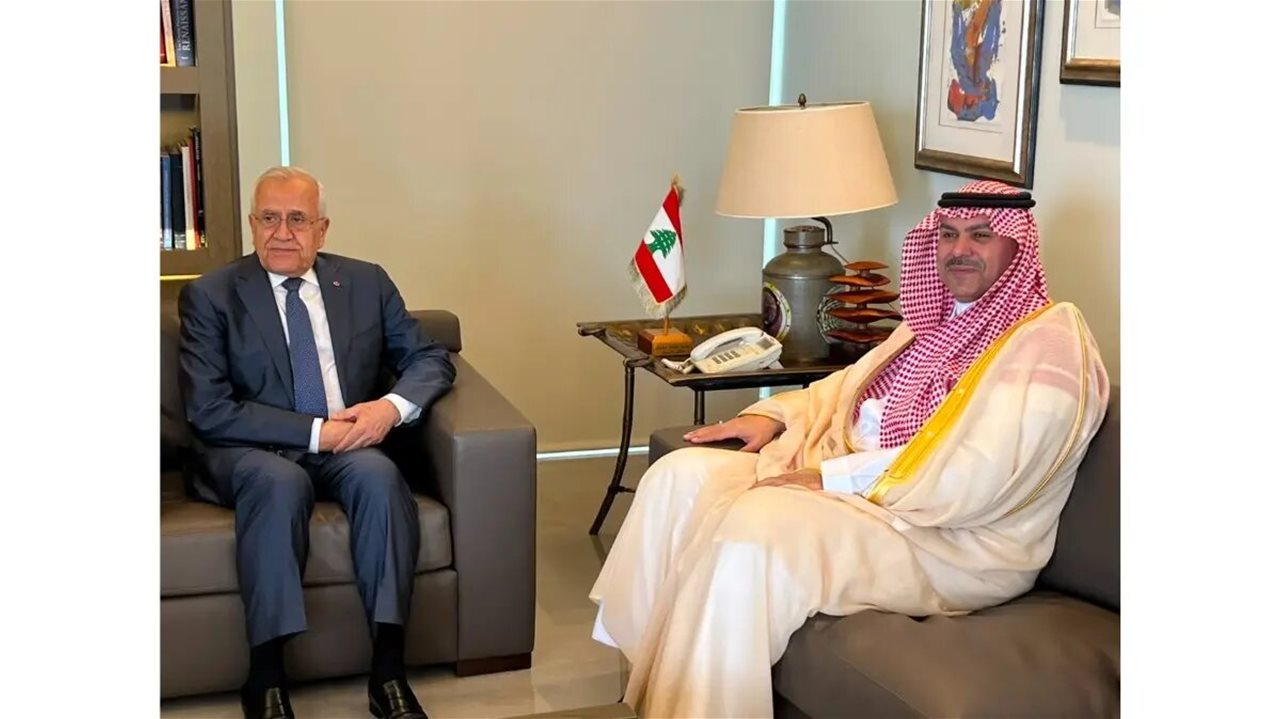 سليمان يؤكد للسفير السعودي دور المملكة في دعم استقرار لبنان