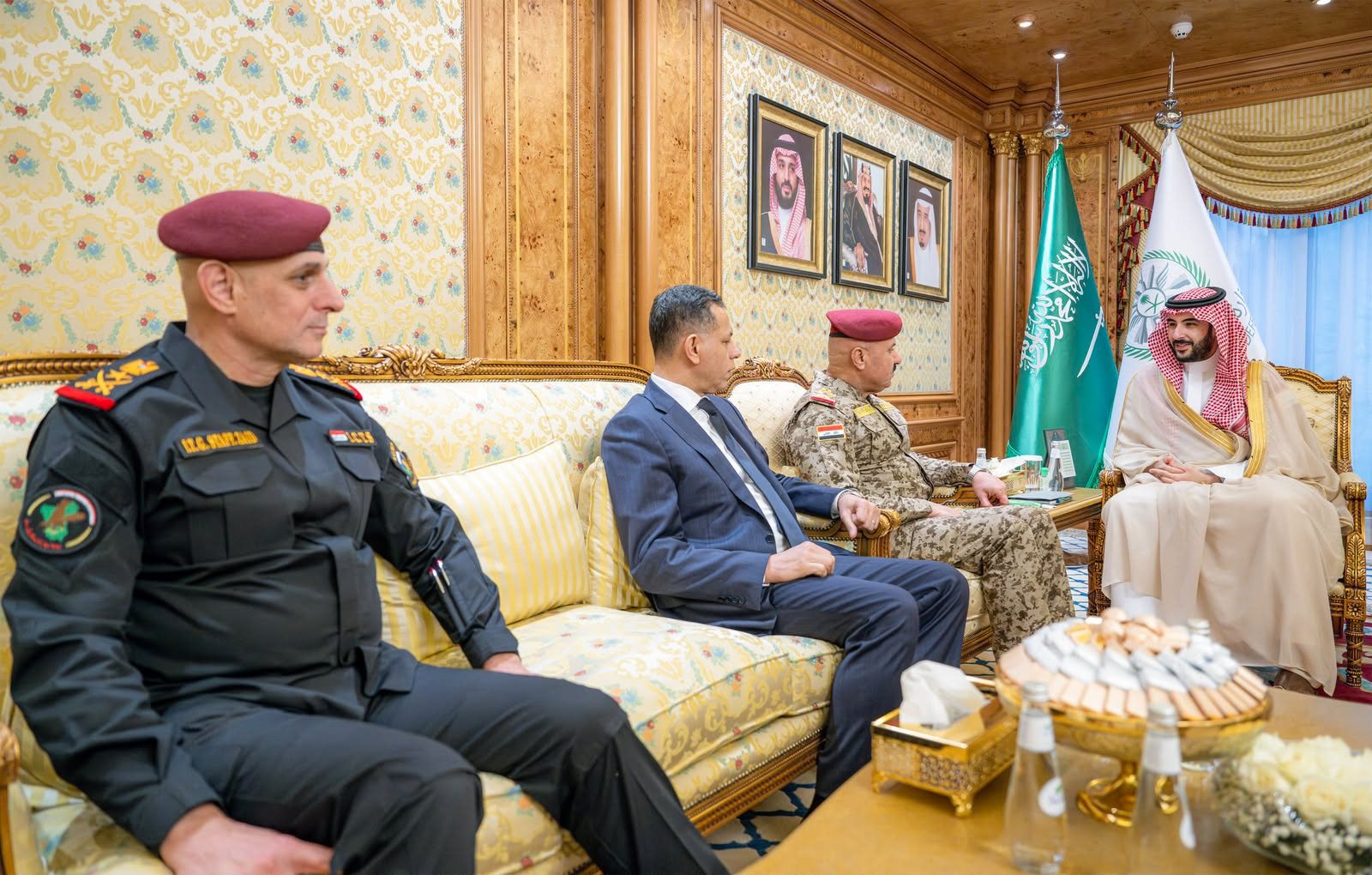 ‏وزير الدفاع السعودي خلال لقائه قائد القوات المسلحة العراقية: سيبقى العراق جارا عزيزا علينا تربطنا مع حكومته وشعبه روابط الأخوة والتضامن
