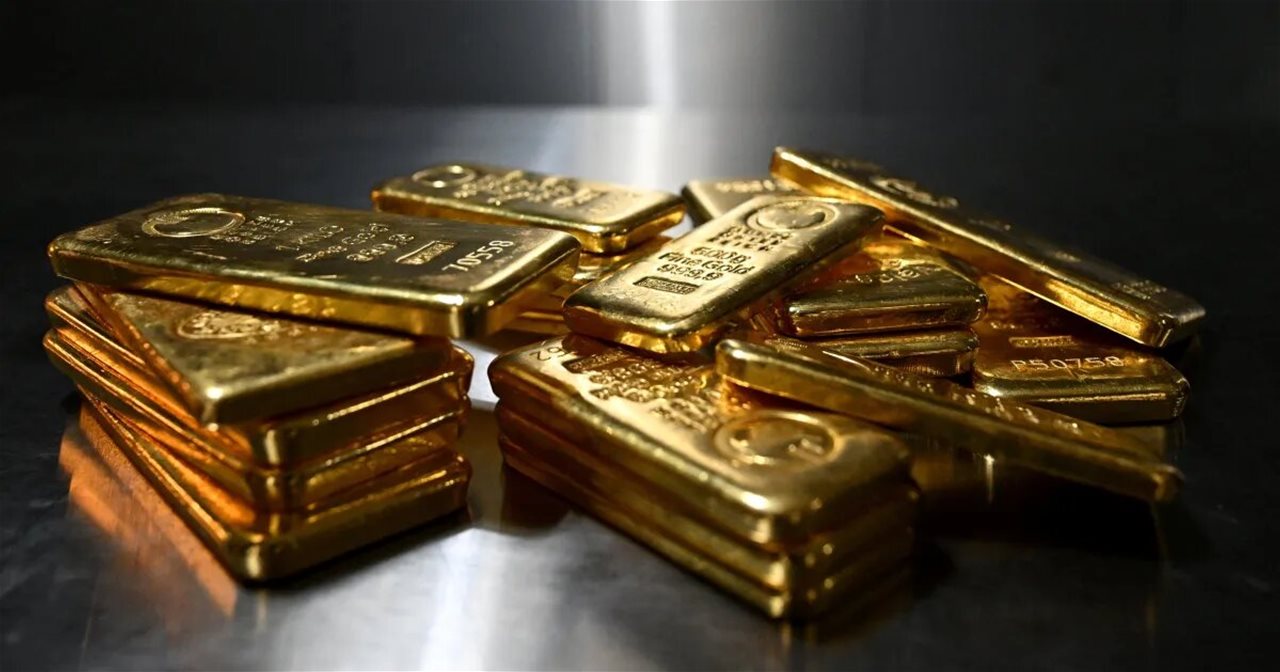 الذهب يتراجع.. إليكم سعر الأونصة