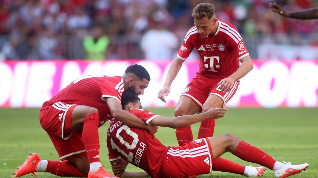 موسيالا يكشف سبب سقوطه المتكرّر في الملعب