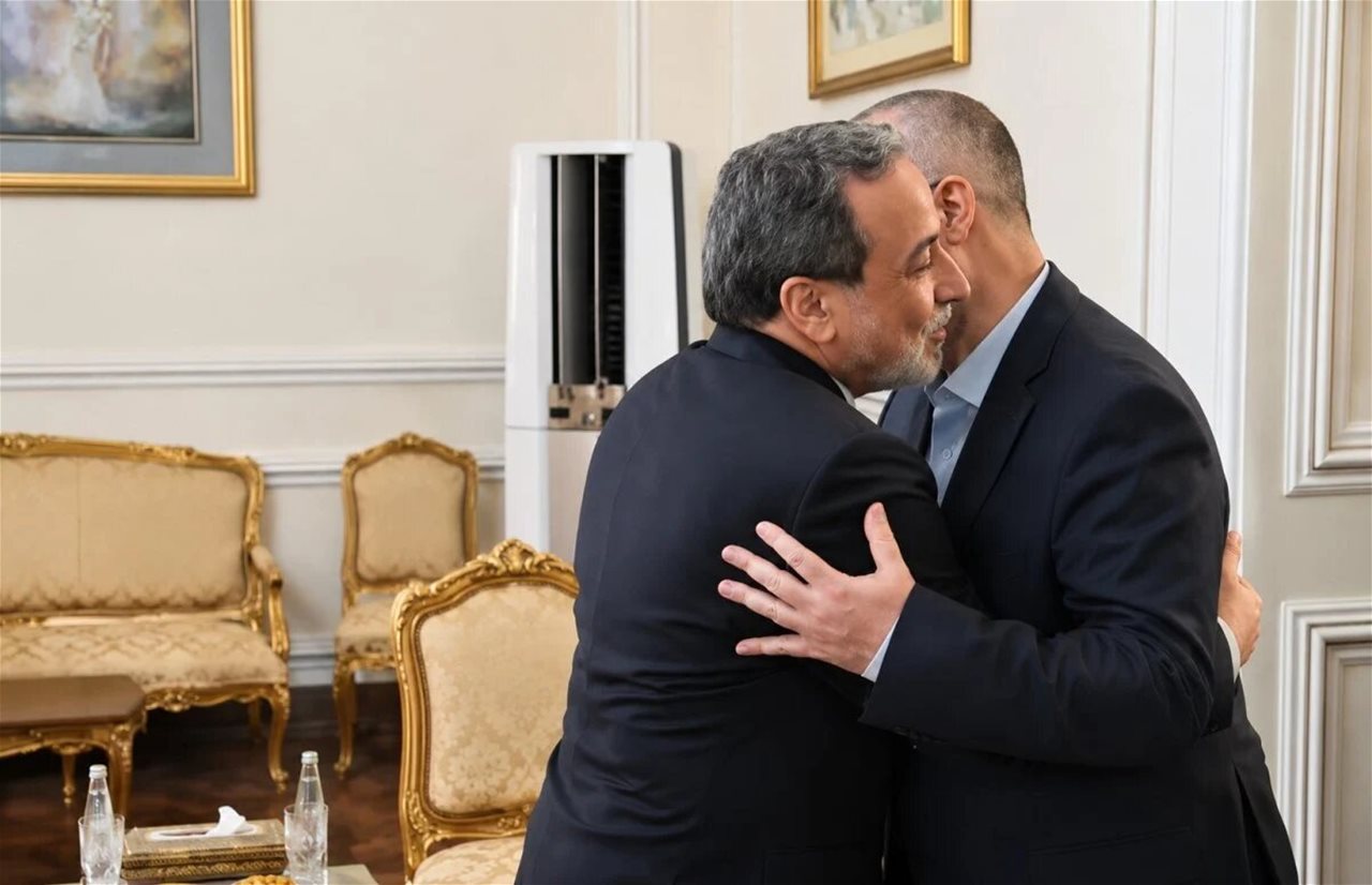 عراقجي يلتقي فضل الله في طهران.. ماذا دار بينهما؟