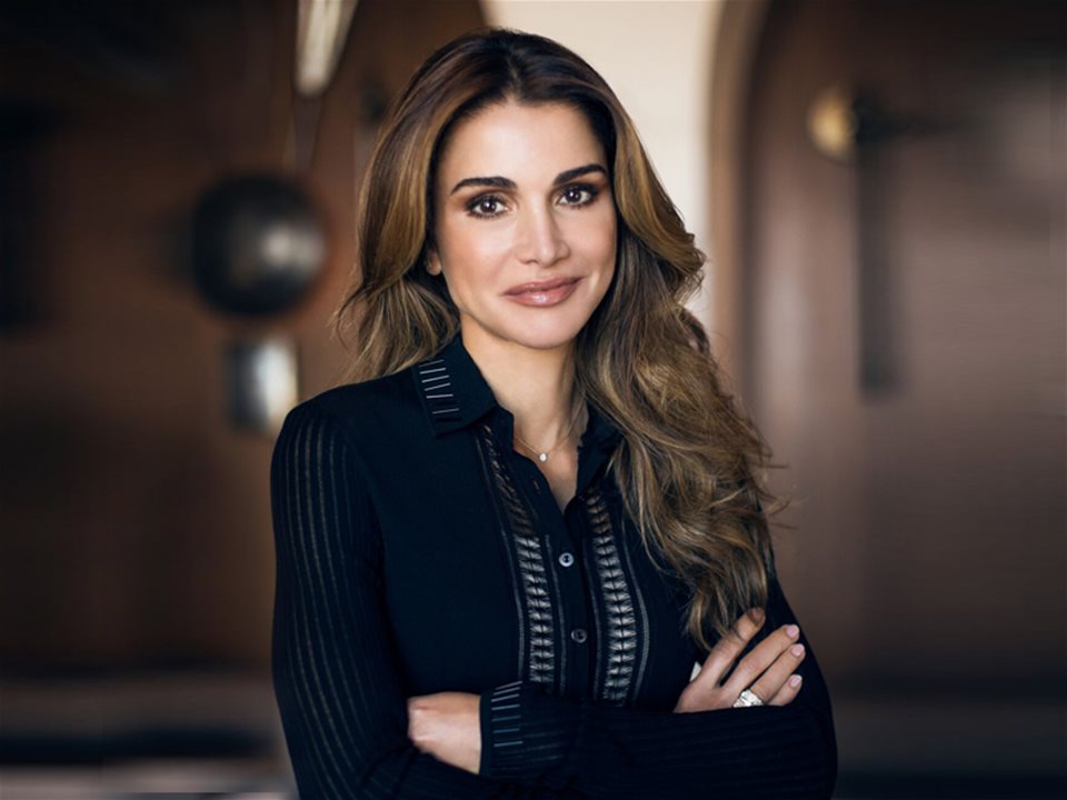 بعد فرحتها بحفيدتيها التوأم.. ظهور عفوي لـ الملكة رانيا مع صديقاتها في عمّان