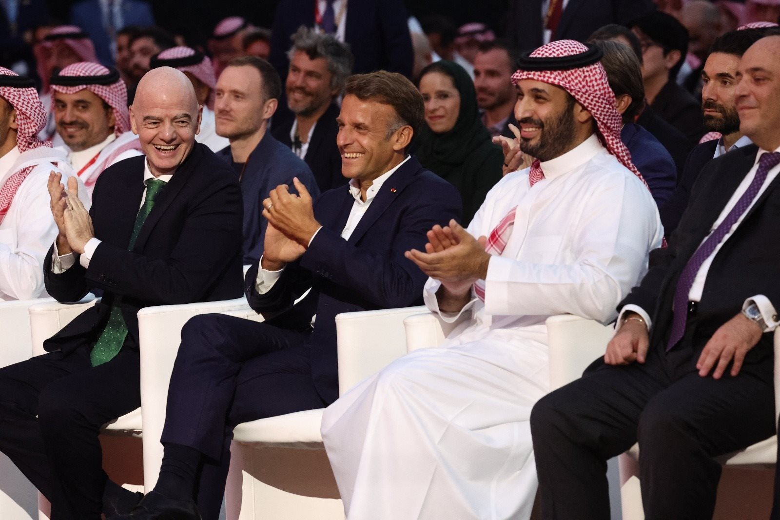 ولي العهد السعودي في باريس.. شراكة استراتيجية وأكثر
