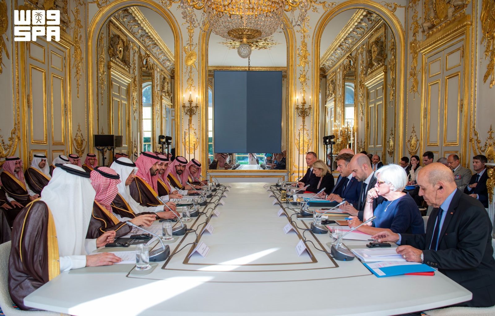 ولي العهد السعودي والرئيس الفرنسي يرأسان الاجتماع الأول لمجلس الشراكة الإستراتيجي بين البلدين